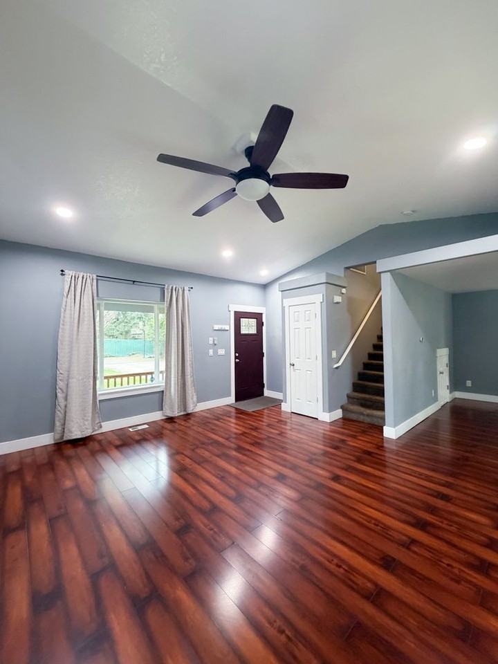 4782 Creston Ln Ne - Photo 3 of 15