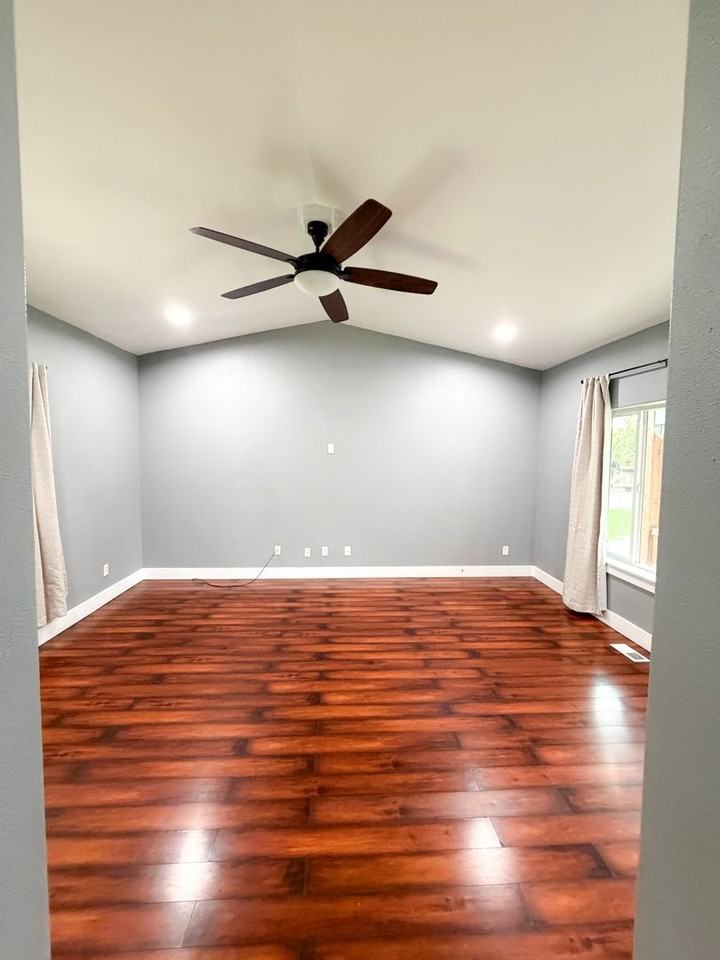 4782 Creston Ln Ne - Photo 4 of 15