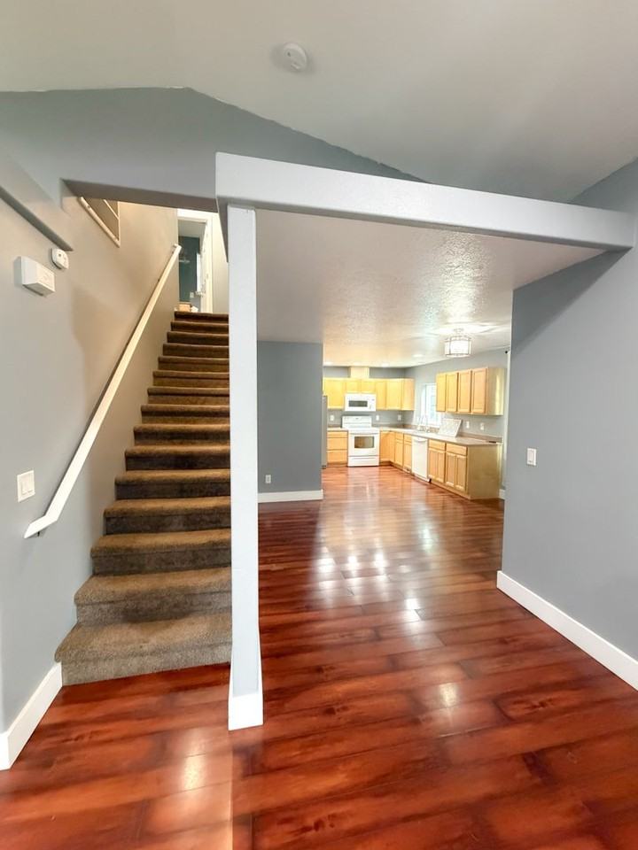 4782 Creston Ln Ne - Photo 5 of 15