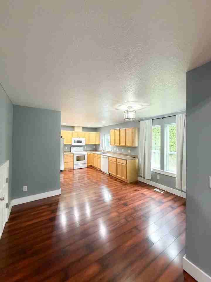 4782 Creston Ln Ne - Photo 6 of 15