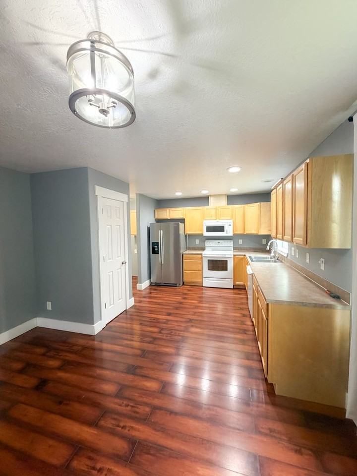 4782 Creston Ln Ne - Photo 7 of 15