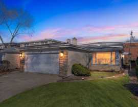 7151 N Hamlin Ave - Photo 1 of 1