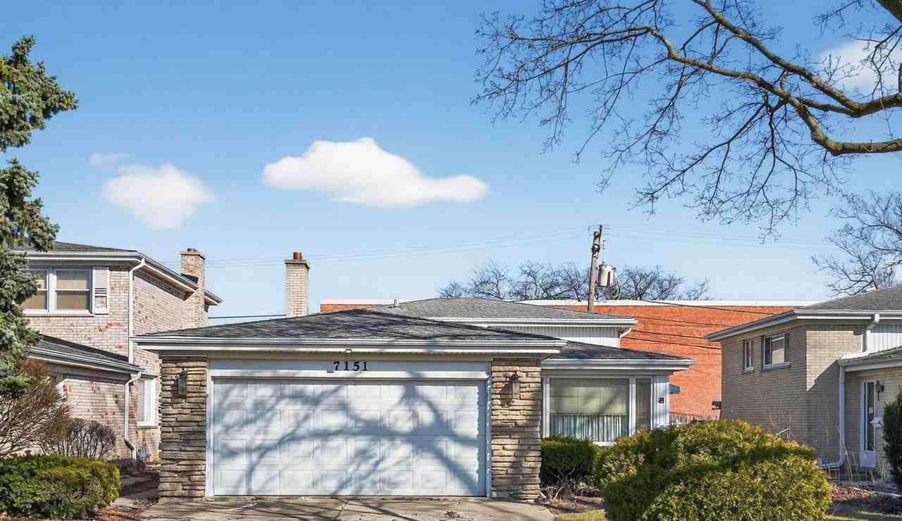 7151 N Hamlin Ave - Photo 2 of 26