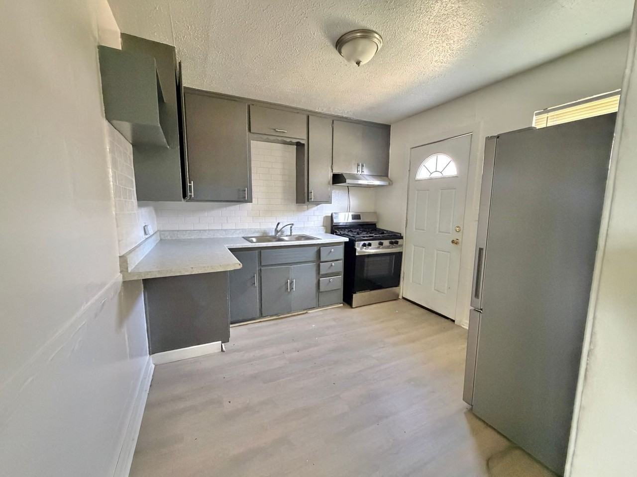 3705 Sw 41st St - Photo 3 of 13