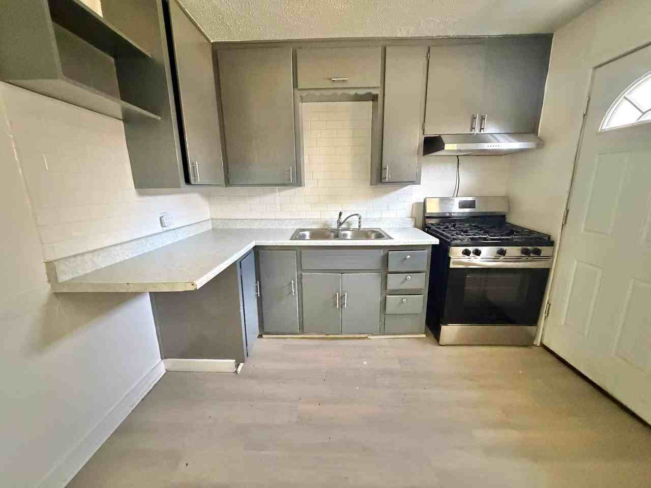 3705 Sw 41st St - Photo 4 of 13