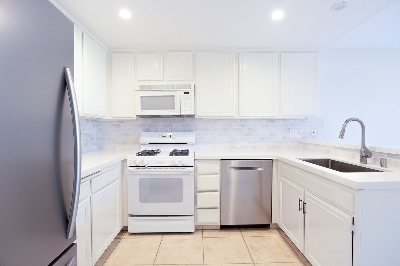 3221 Harbor Blvd - Photo 5 of 27