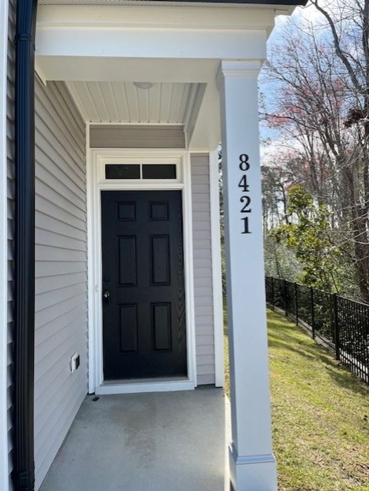 8421 Paramount Pt - Photo 2 of 33