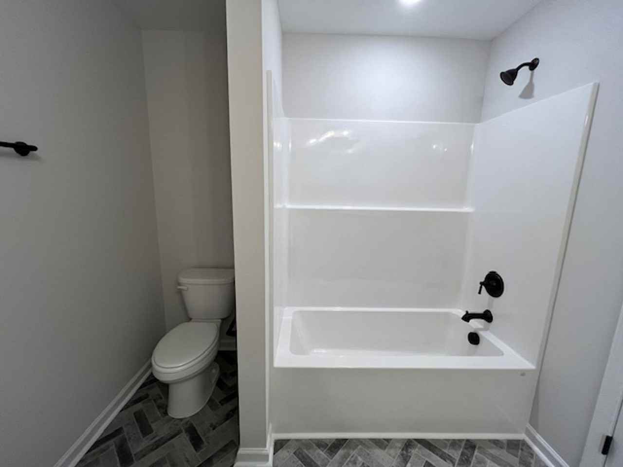 8421 Paramount Pt - Photo 5 of 33