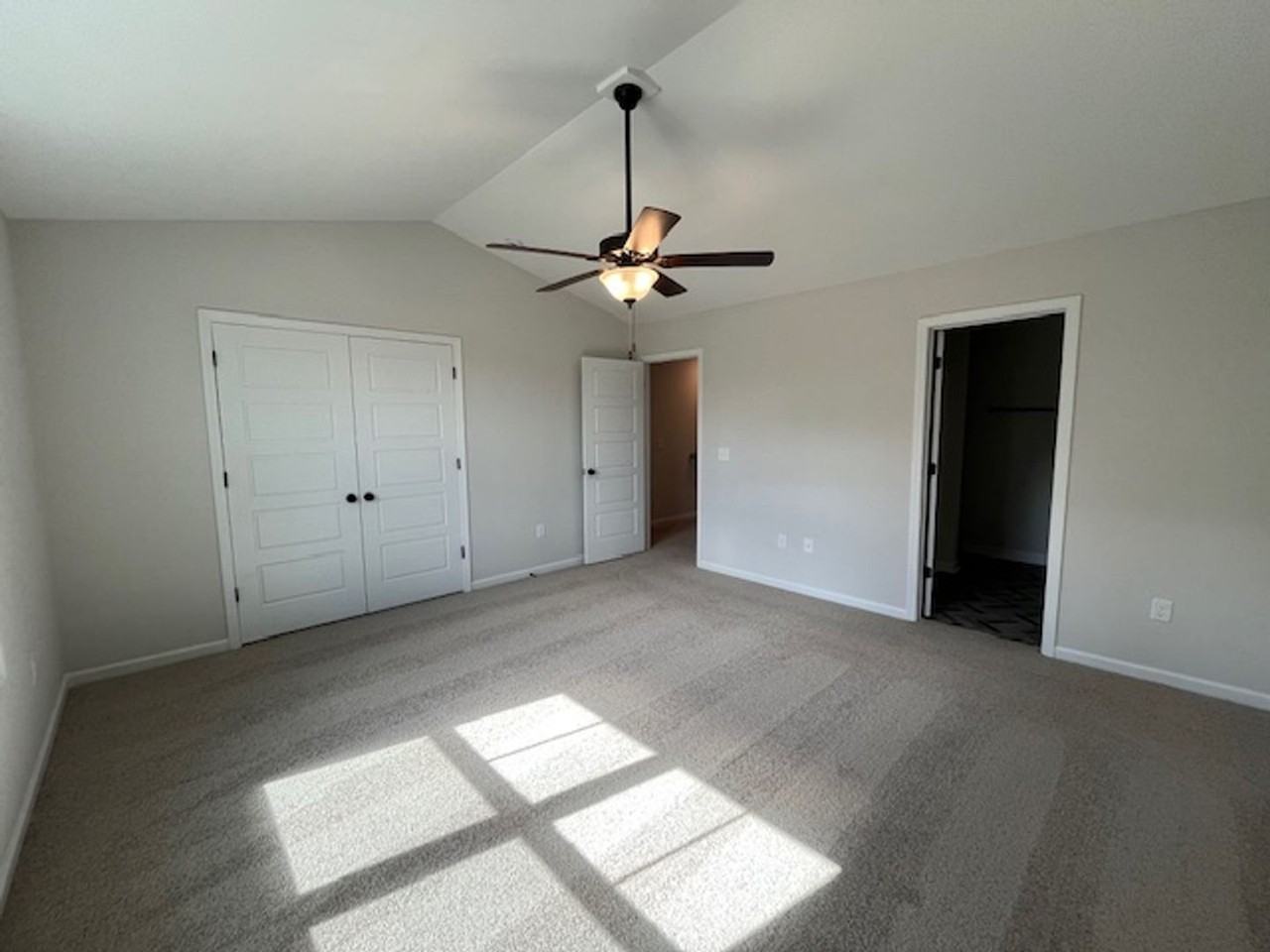 8421 Paramount Pt - Photo 7 of 33