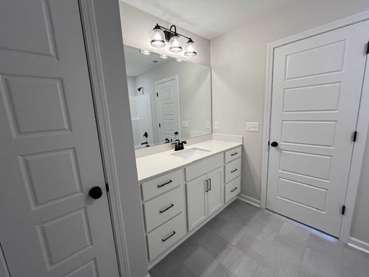 8409 Paramount Pt - Photo 7 of 27