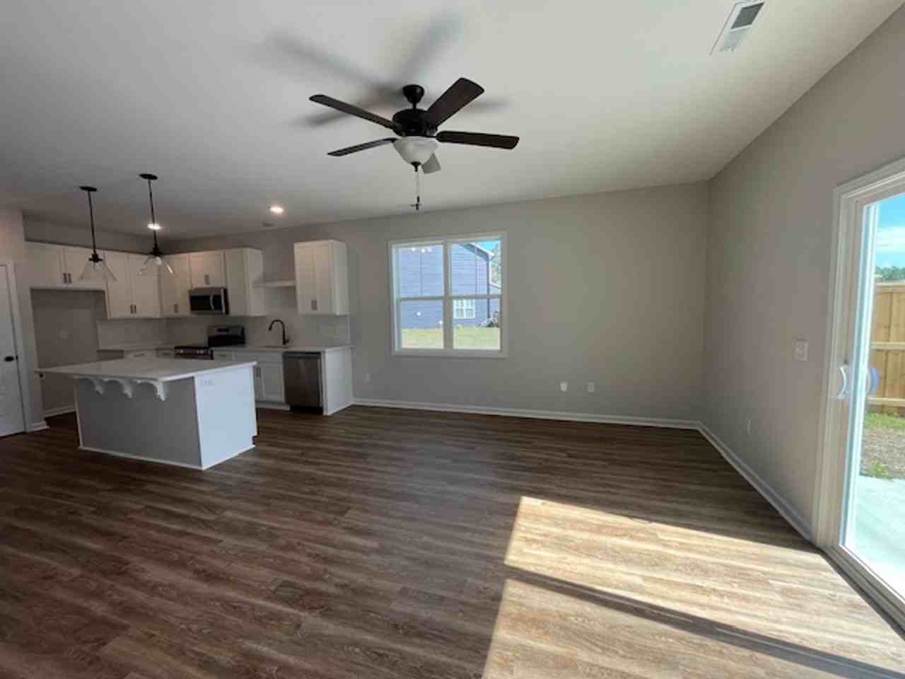 8405 Paramount Pt - Photo 4 of 28