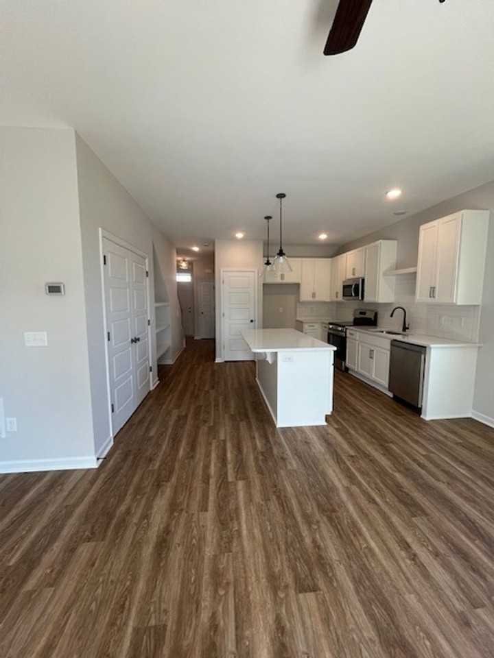 8405 Paramount Pt - Photo 7 of 28