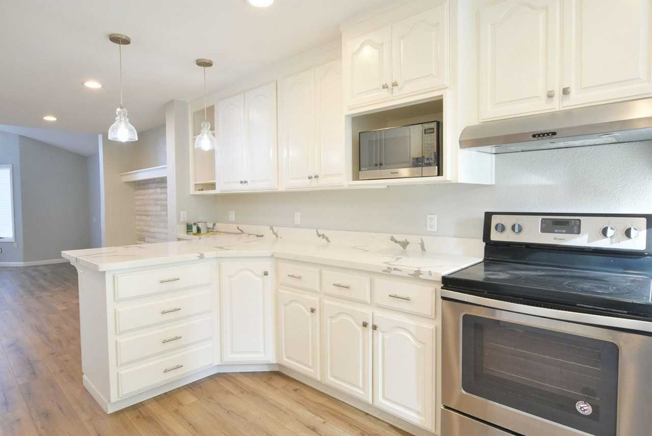 5032 Severance Dr - Photo 3 of 19