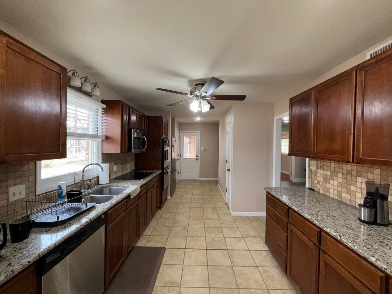 2130 Sul Ross St - Photo 4 of 21