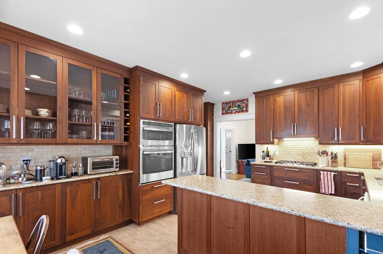 1318 Brunswick Ave - Photo 7 of 17