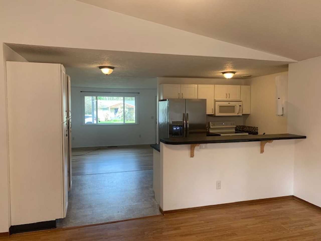 605 Dimick St - Photo 4 of 17