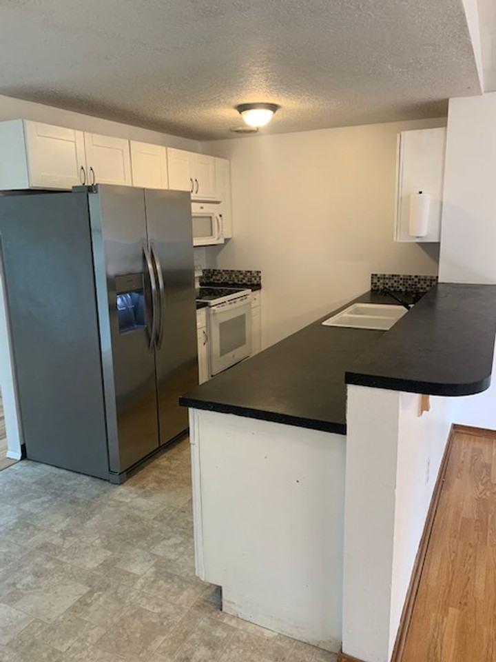 605 Dimick St - Photo 6 of 17