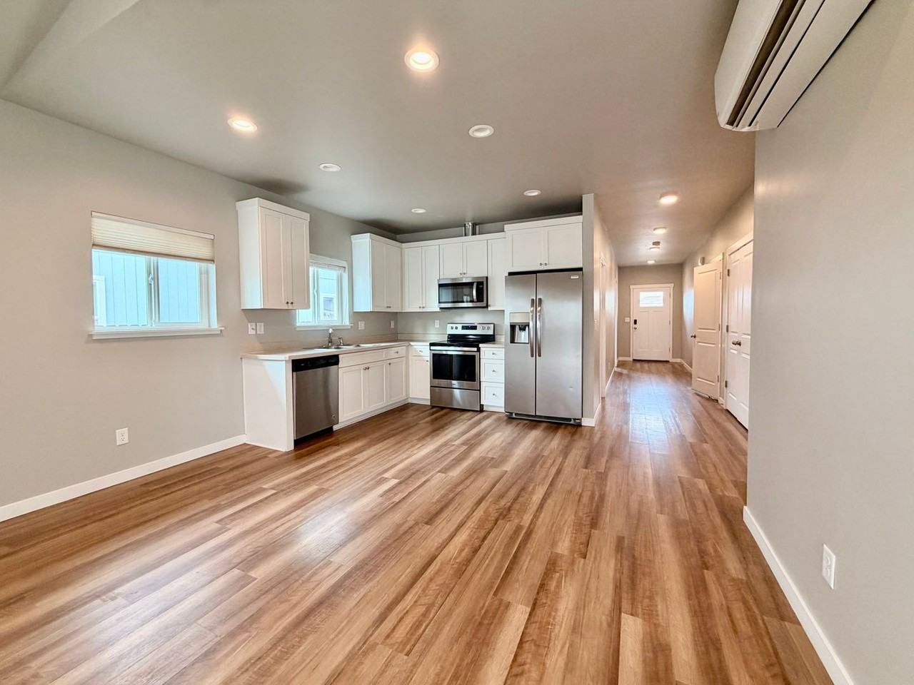 16439 Bassett Dr - Photo 6 of 18