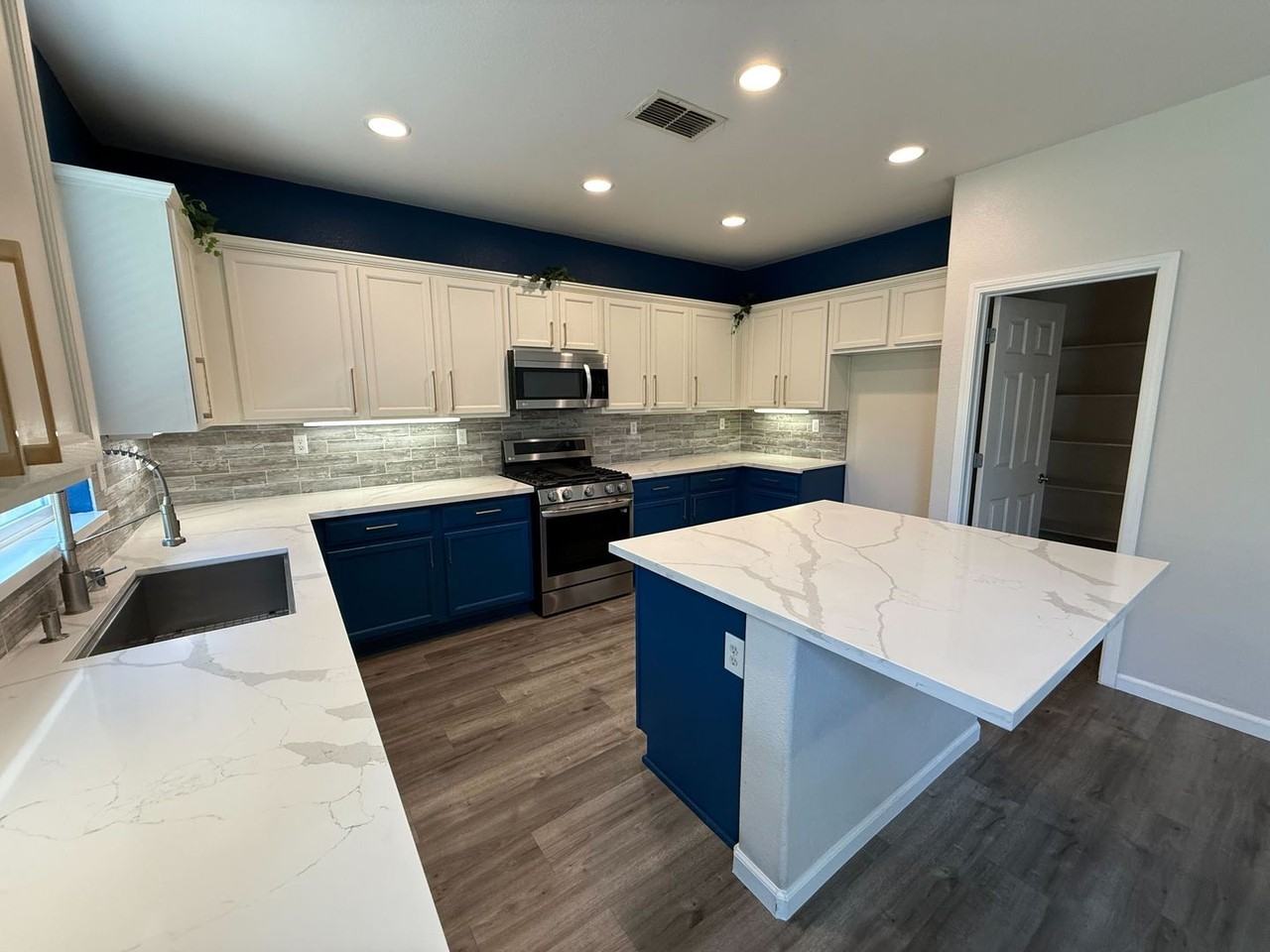 9435 Sea Cliff Way - Photo 2 of 12