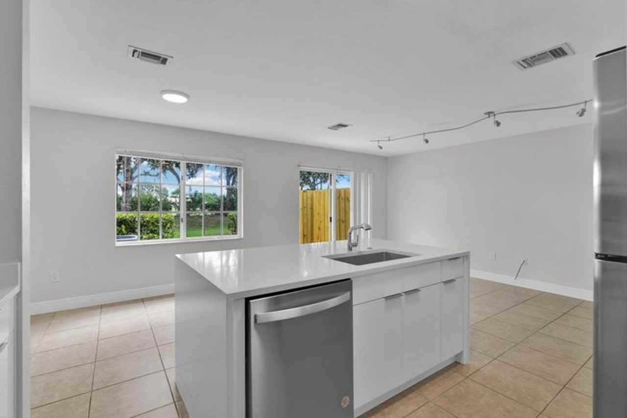 6599 Old Farm Trl - Photo 3 of 26