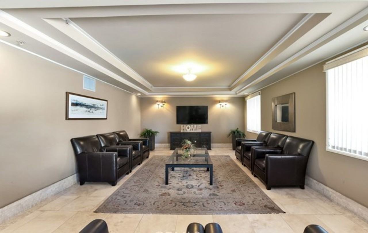 620 S Gramercy Pl #221 - Photo 5 of 22