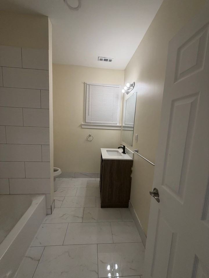 3715 Hendricks St - Photo 4 of 14