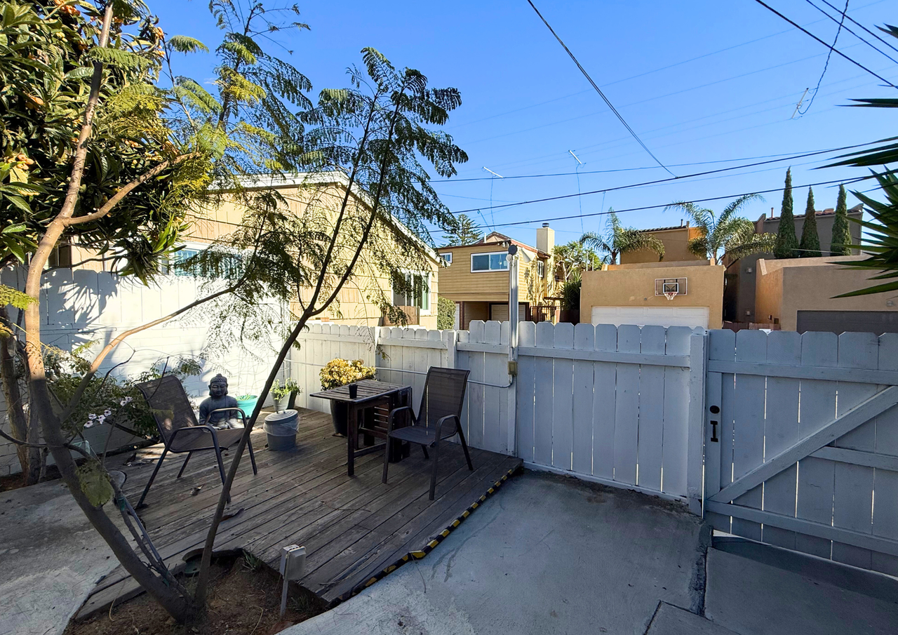 1423 Grand Ave - Photo 3 of 12