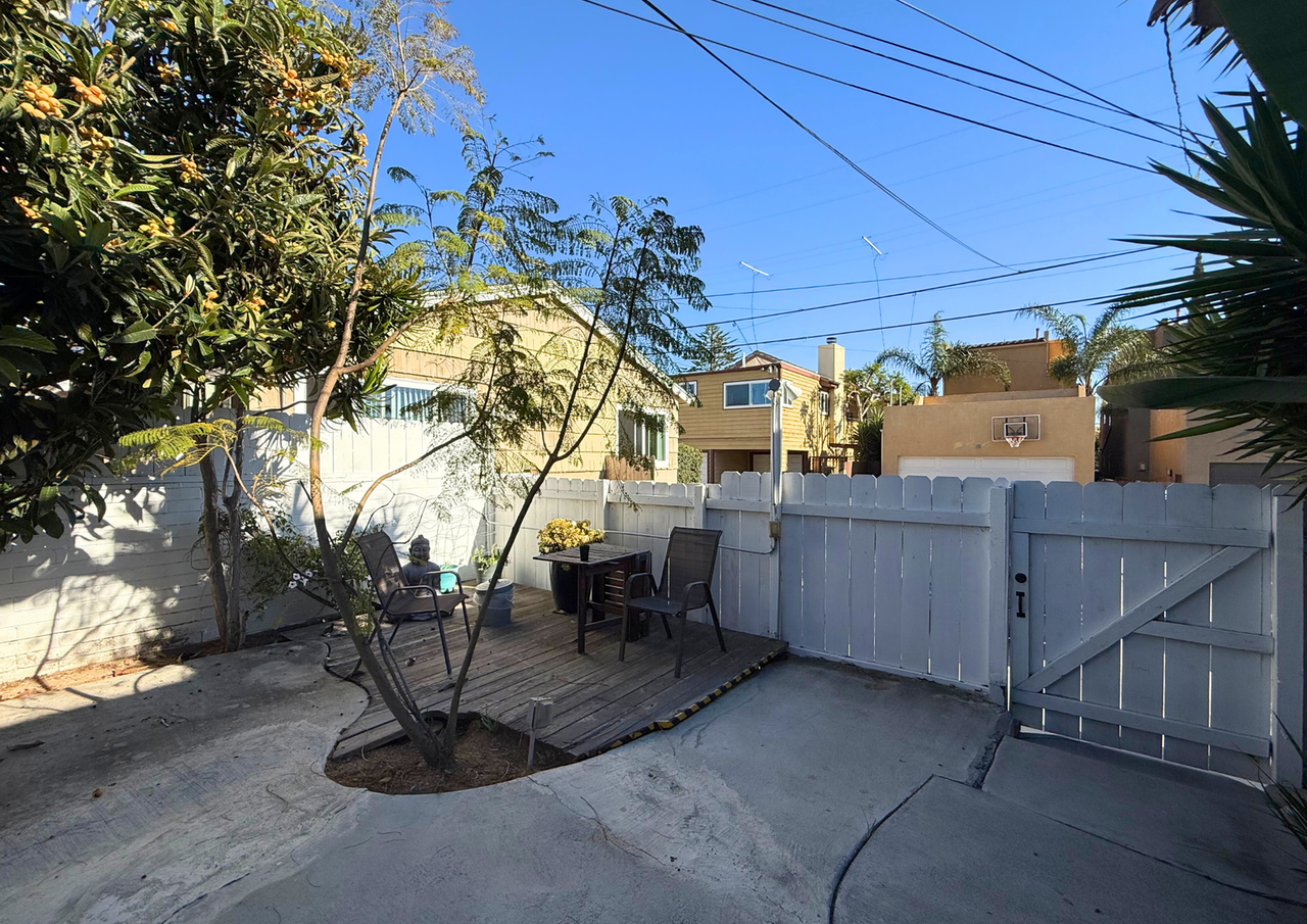 1423 Grand Ave - Photo 5 of 12