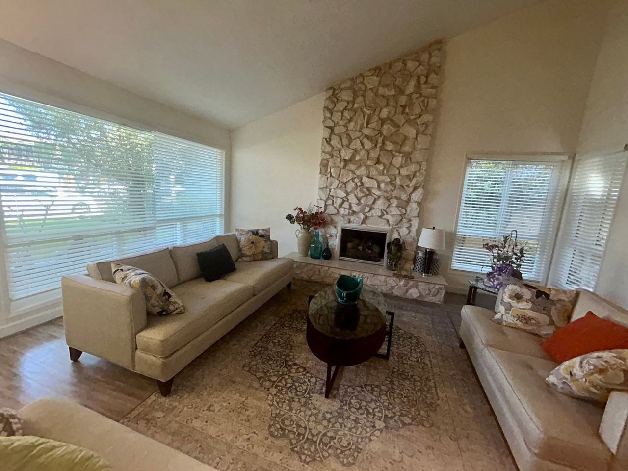 1660 W Sallie Ln - Photo 6 of 44