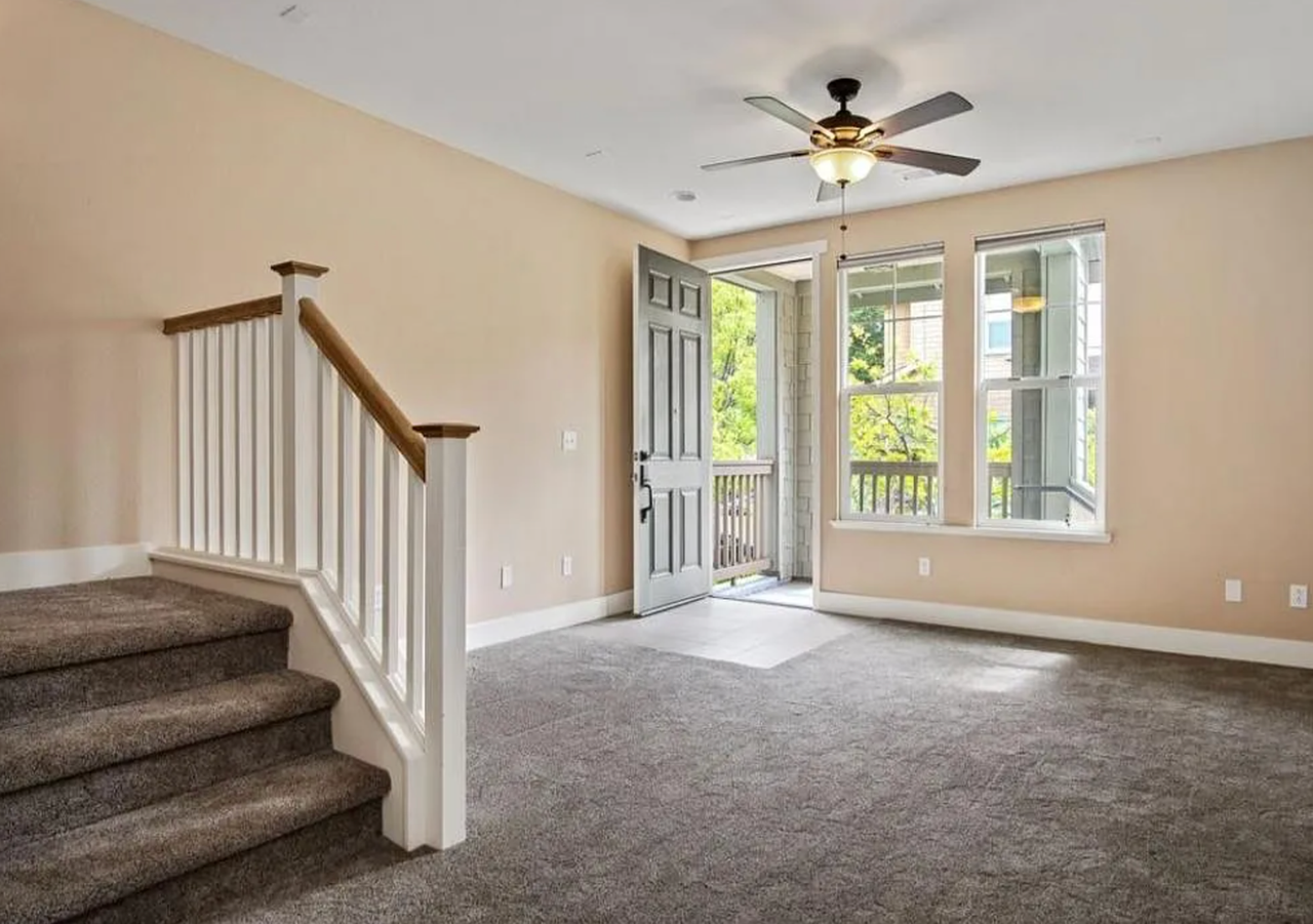 402 Washington Sq - Photo 3 of 31