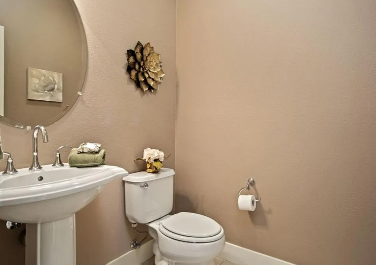 402 Washington Sq - Photo 5 of 31