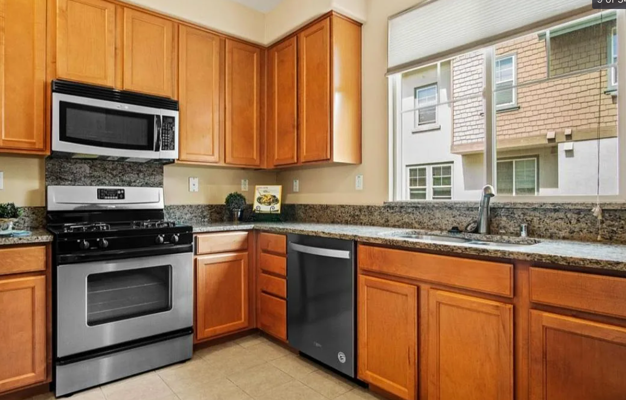 402 Washington Sq - Photo 6 of 31