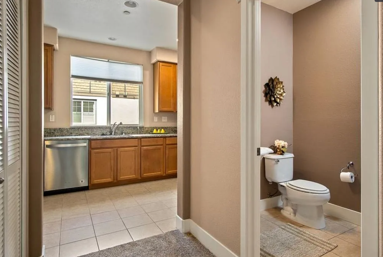 402 Washington Sq - Photo 7 of 31