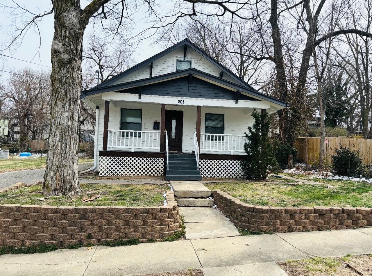 201 S Crysler Ave - Photo 2 of 11