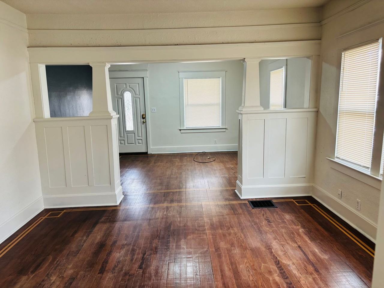 201 S Crysler Ave - Photo 4 of 11