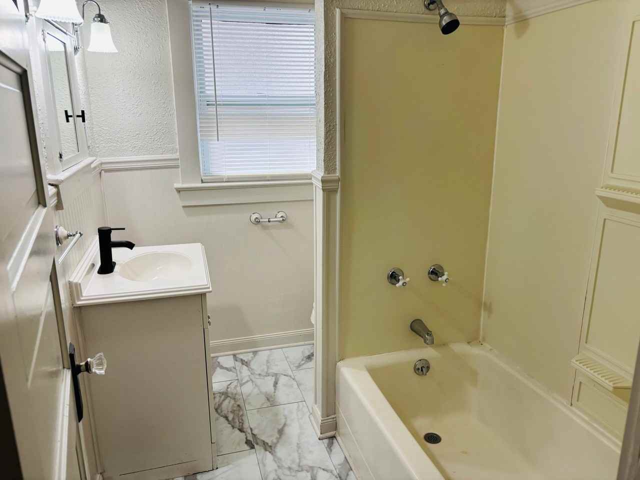 201 S Crysler Ave - Photo 6 of 11