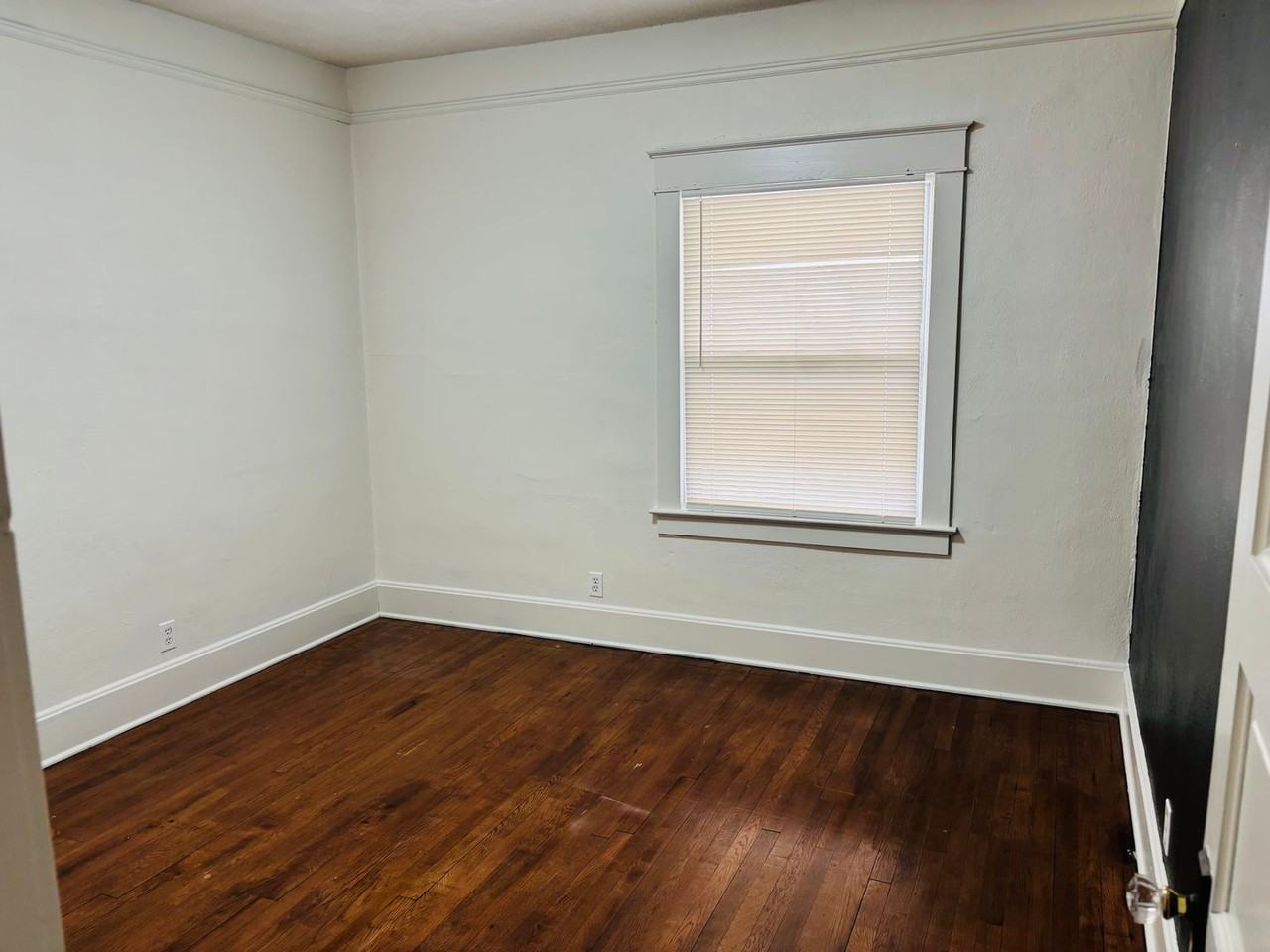 201 S Crysler Ave - Photo 7 of 11