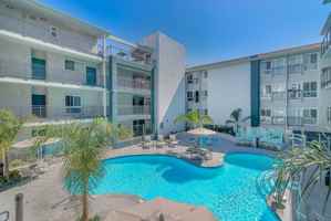 featured image of 733 N Kings Rd