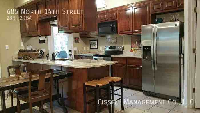 685 N 14th St - Photo 4 of 20