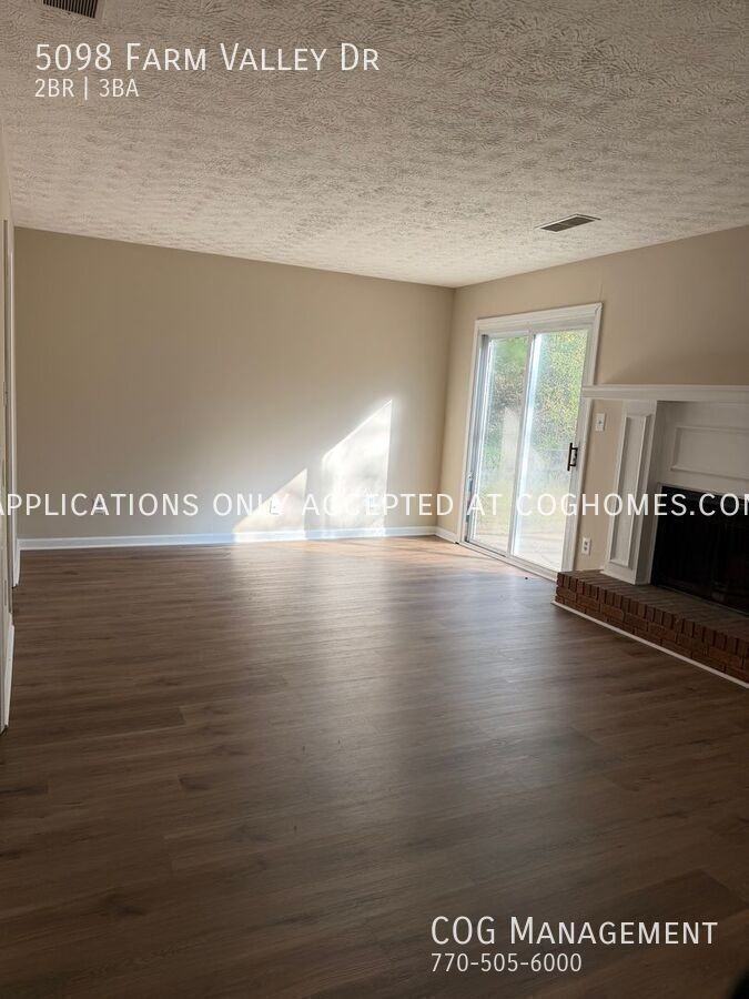 5098 Farm Valley Dr Ne - Photo 3 of 11