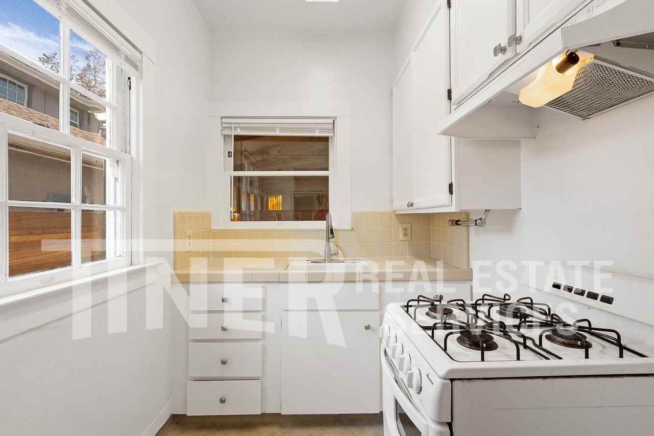 2133 Marshall Way - Photo 4 of 23