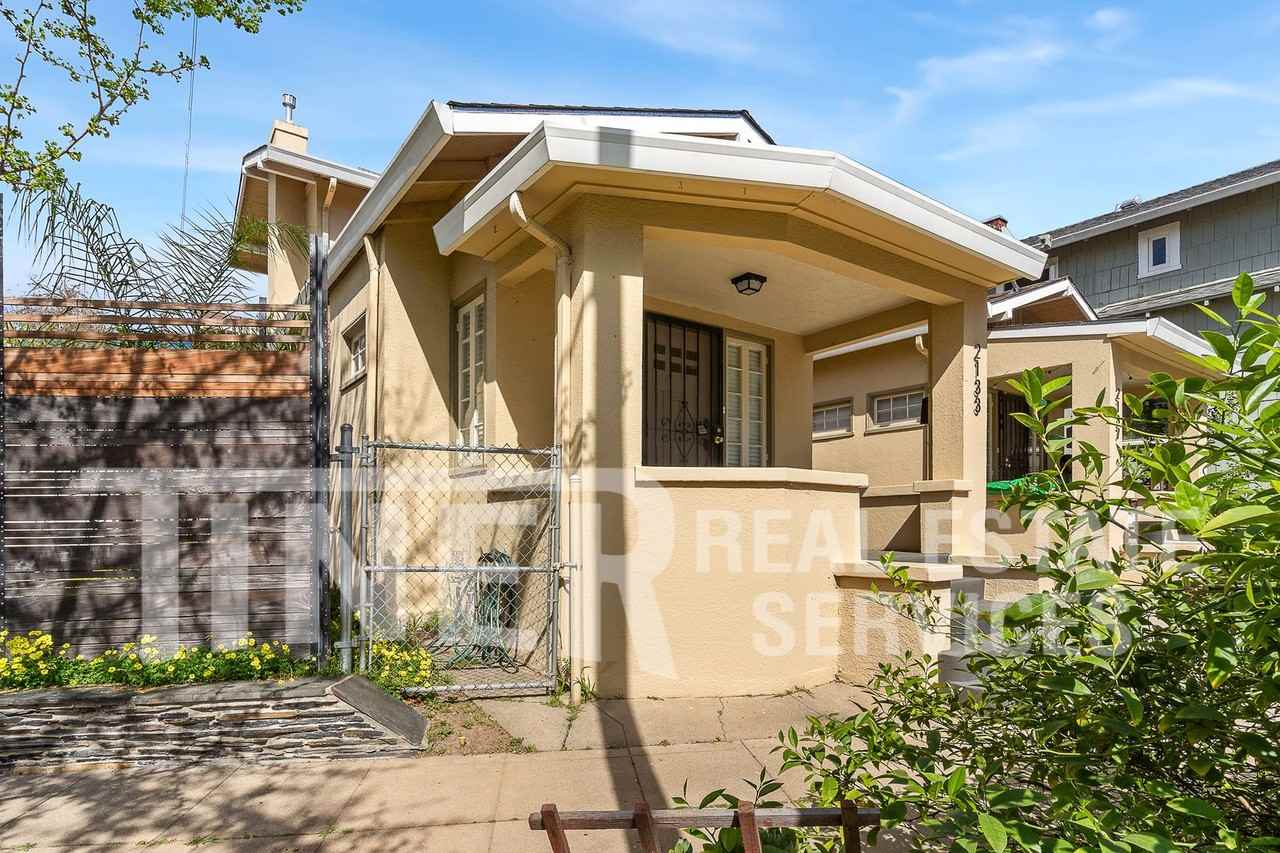 2133 Marshall Way - Photo 5 of 23