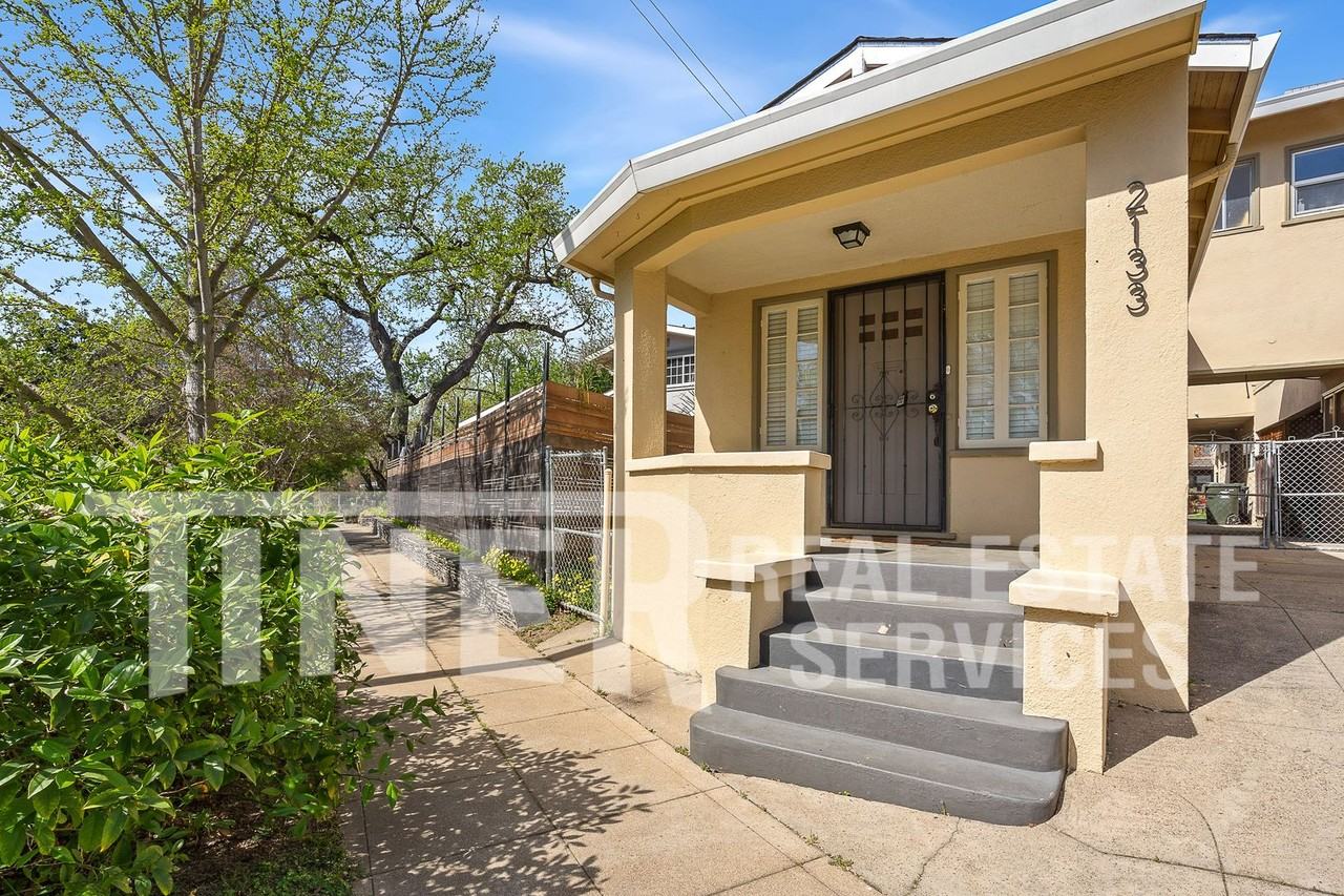 2133 Marshall Way - Photo 6 of 23