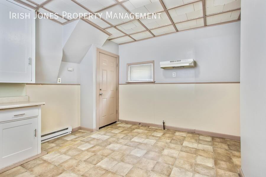 106 Reiman St #1 - Photo 4 of 17