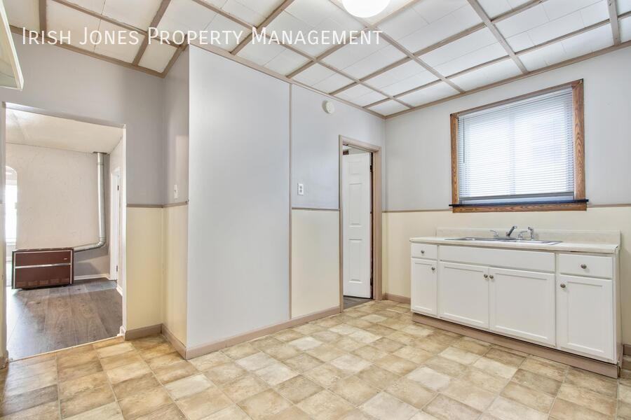 106 Reiman St #1 - Photo 5 of 17