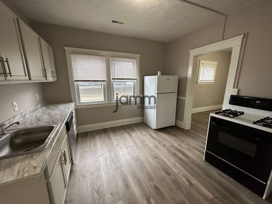 3026 Monroe Ave Uppr - Photo 3 of 14