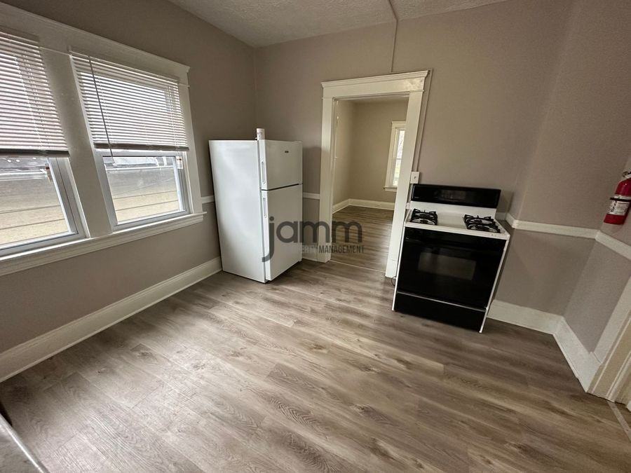 3026 Monroe Ave Uppr - Photo 4 of 14