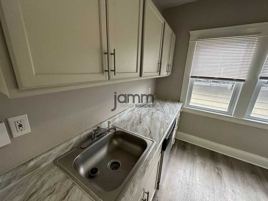 3026 Monroe Ave Uppr - Photo 5 of 14