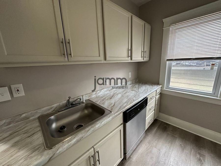 3026 Monroe Ave Uppr - Photo 6 of 14