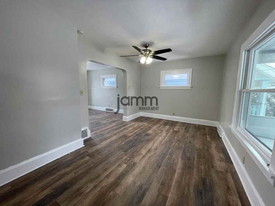 5233 Anthony St - Photo 2 of 24